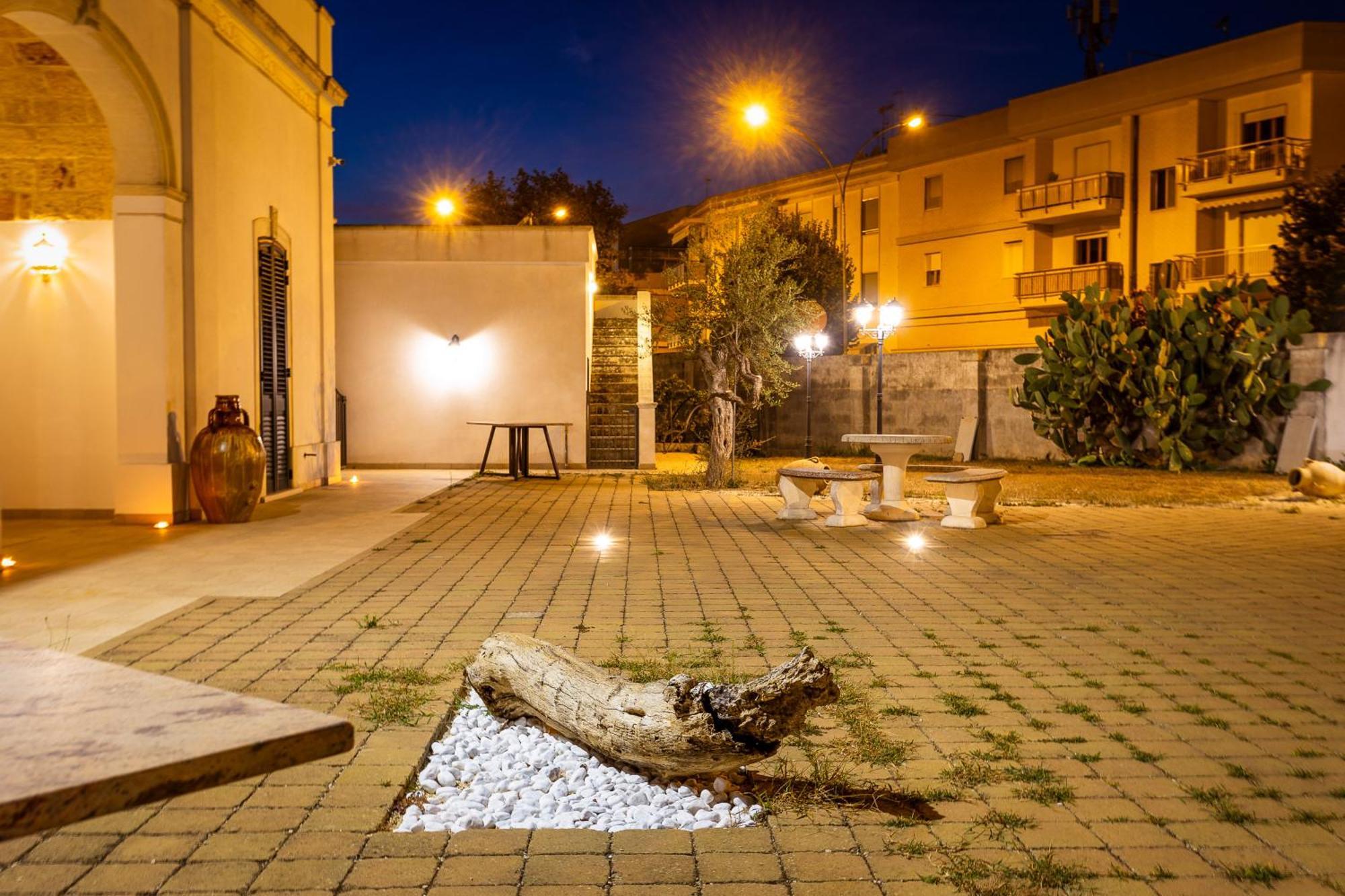 Affittacamere Giardino Delle Zie-Vicino Ospedale Cardinale Panico Триказе Екстериор снимка