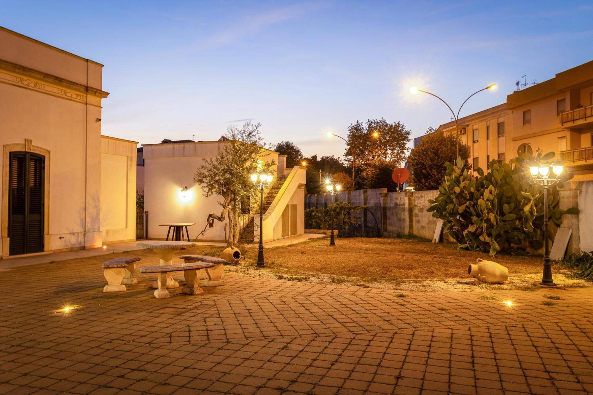 Affittacamere Giardino Delle Zie-Vicino Ospedale Cardinale Panico Триказе Екстериор снимка