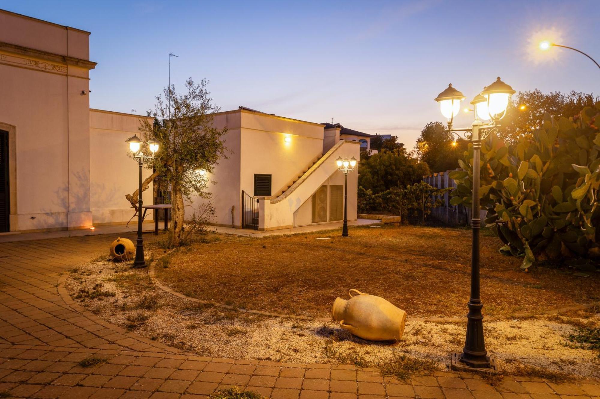 Affittacamere Giardino Delle Zie-Vicino Ospedale Cardinale Panico Триказе Екстериор снимка